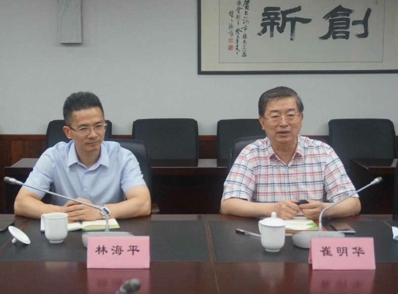 市人大城市建設環(huán)境保護委員會(huì )主任委員崔明華調研協(xié)會(huì )