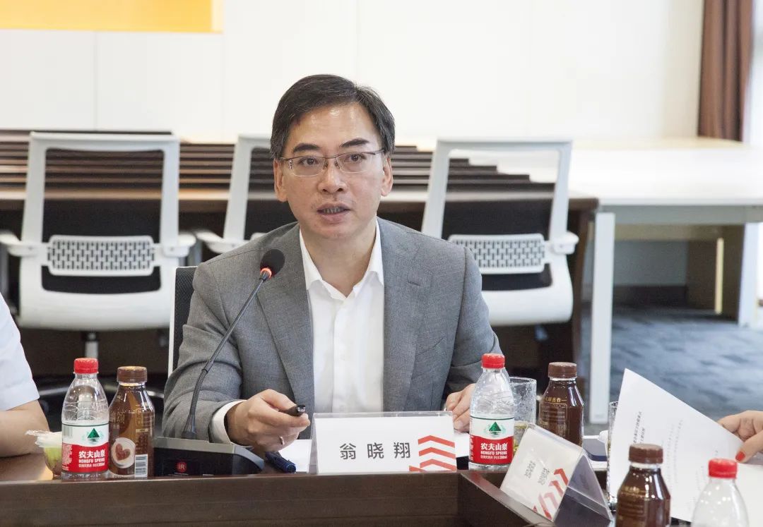 共話(huà)綠水青山聚力城市更新市人大常委會(huì )基層立法聯(lián)系點(diǎn)市綠色建筑協(xié)會(huì )召開(kāi)青年委員會(huì )工作會(huì )議