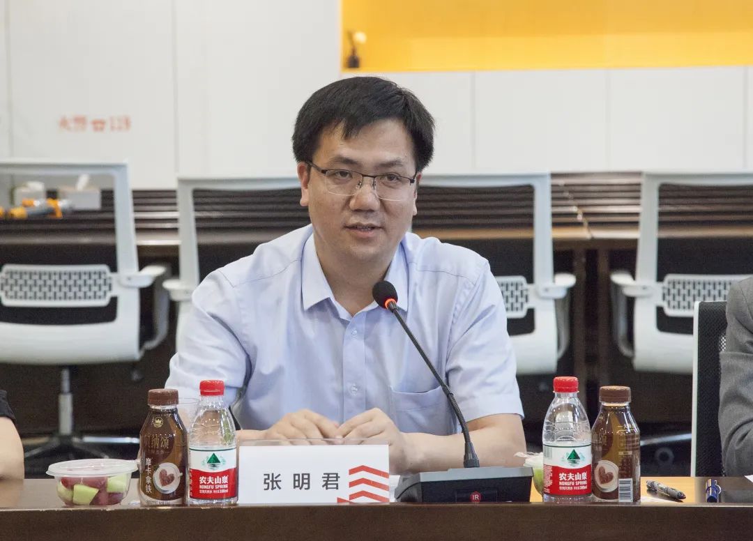 共話(huà)綠水青山聚力城市更新市人大常委會(huì )基層立法聯(lián)系點(diǎn)市綠色建筑協(xié)會(huì )召開(kāi)青年委員會(huì )工作會(huì )議