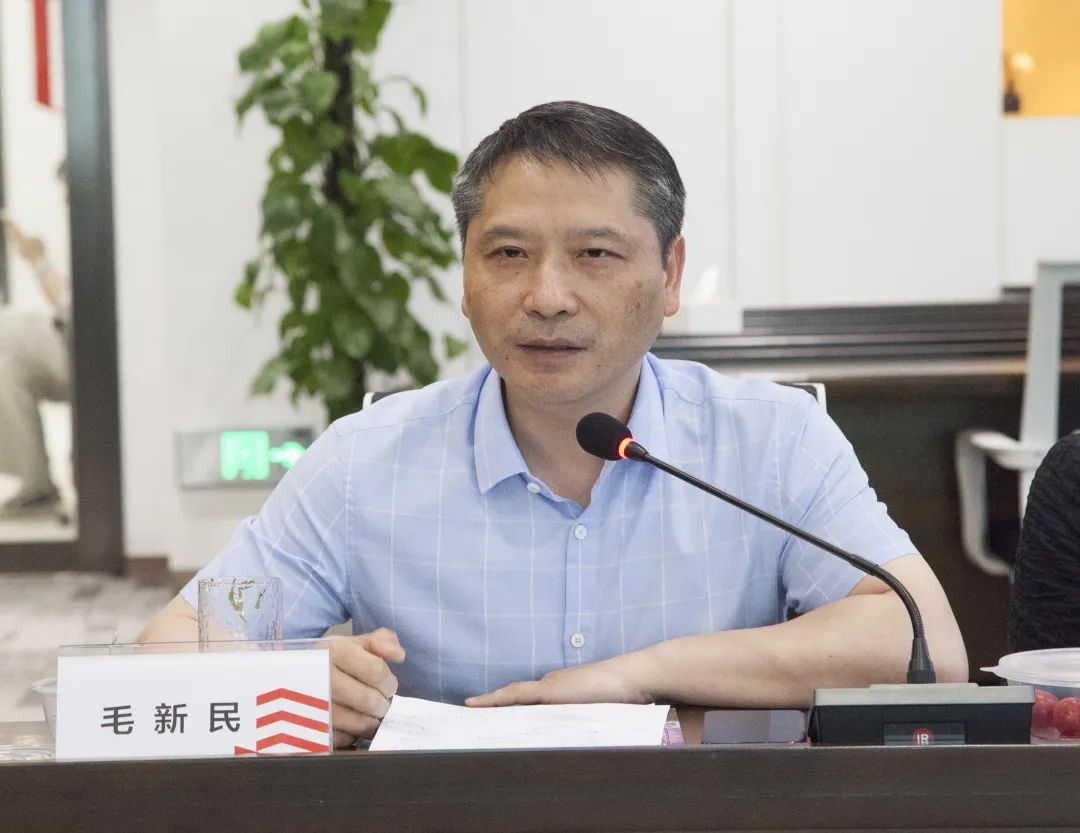 共話(huà)綠水青山聚力城市更新市人大常委會(huì )基層立法聯(lián)系點(diǎn)市綠色建筑協(xié)會(huì )召開(kāi)青年委員會(huì )工作會(huì )議